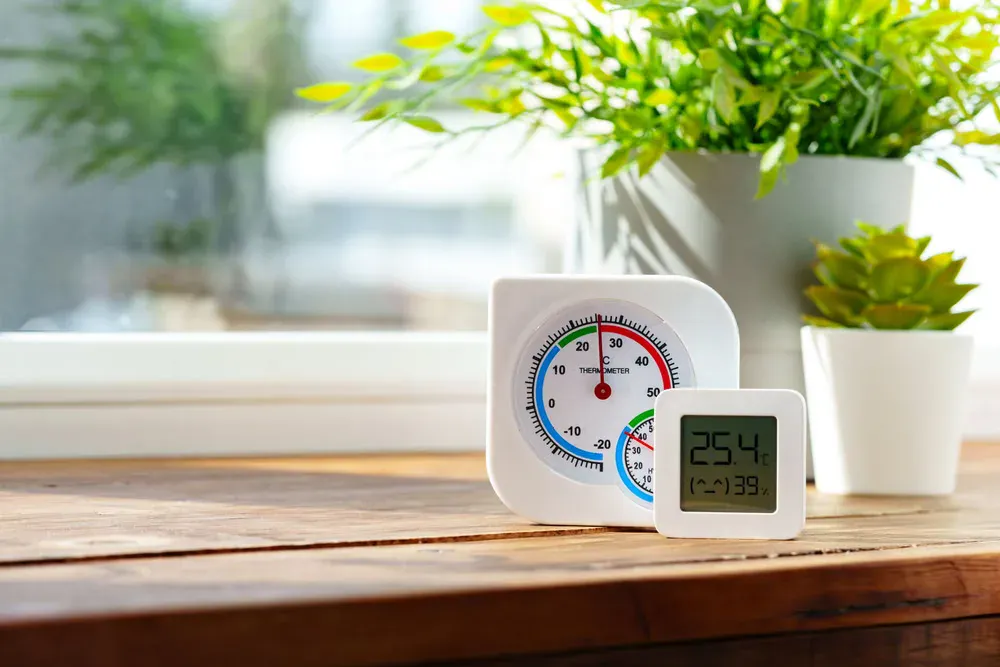 Efficient smart thermostat for AC systems with temperature control.